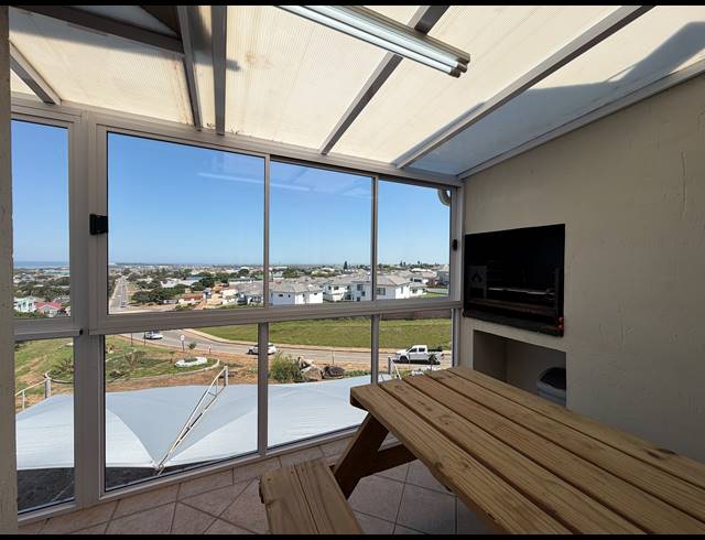 2 BEDROOM APARTMENT FOR SALE IN JEFFREYS BAY CENTRAL
